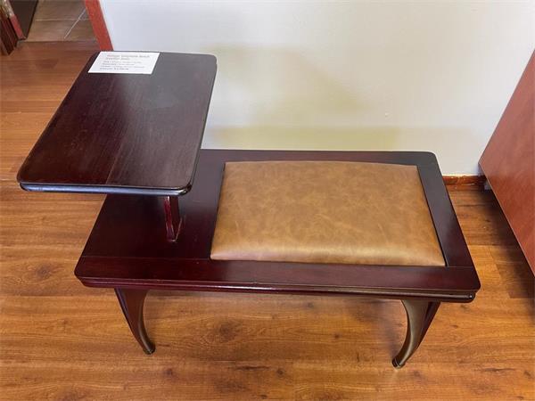 ~/upload/Lots/50986/i3gmeuespntti/LOT 001 VINTAGE TELEPHONE BENCH LEATHER SEAT_t600x450.jpg